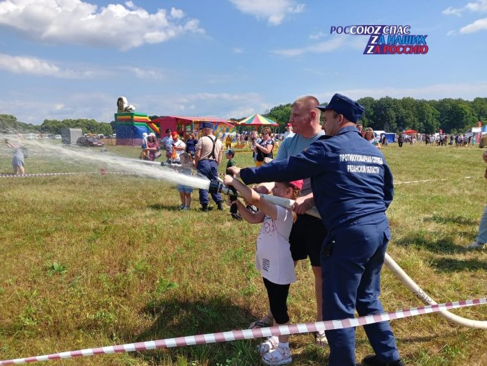 Пожарные ГКУ Рязанской области «Противопожарно-спасательной службы» приняли участие в фестивале "Рановское лето-2024"